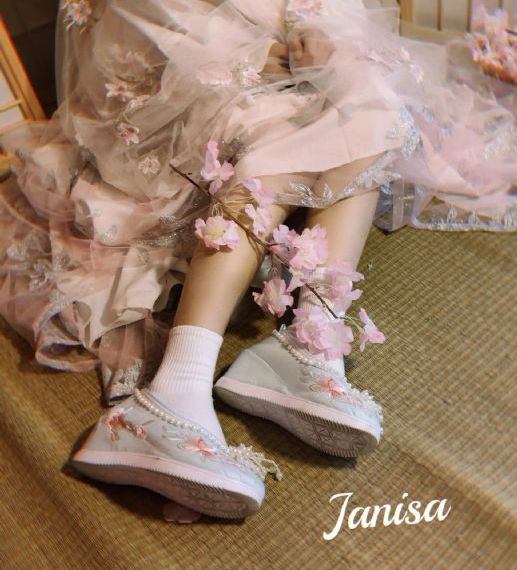 年上大佬掌心宠女儿救妈妈短剧